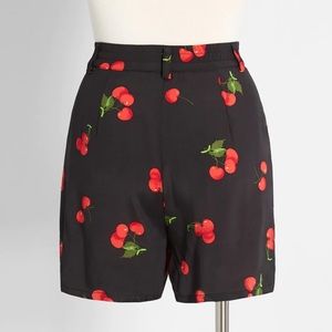 Modcloth Black Red Viscose Rayon Shake A Leg Cherry‎ Print Shorts NWT Size M